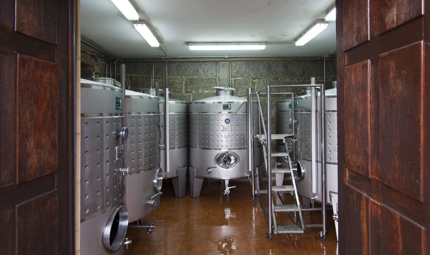 Depósitos de acero inoxidable de Bodegas Corisca